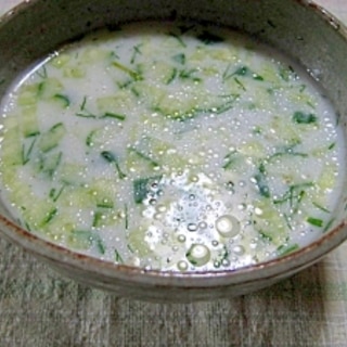 火を使わず簡単キュウリとヨーグルトの冷製スープ